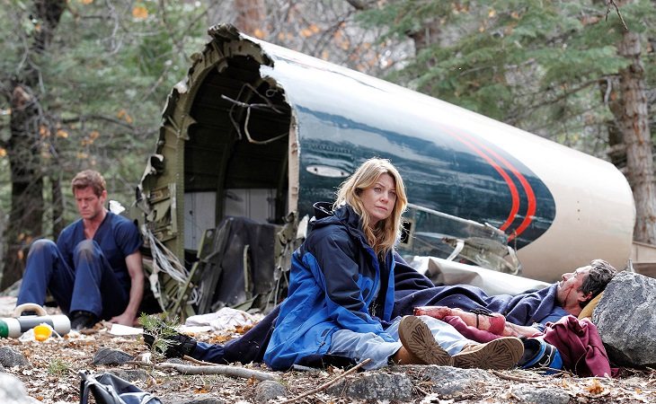 Mark, Meredith y Derek tras sufrir un accidente de avión en 'Anatomía de Grey'