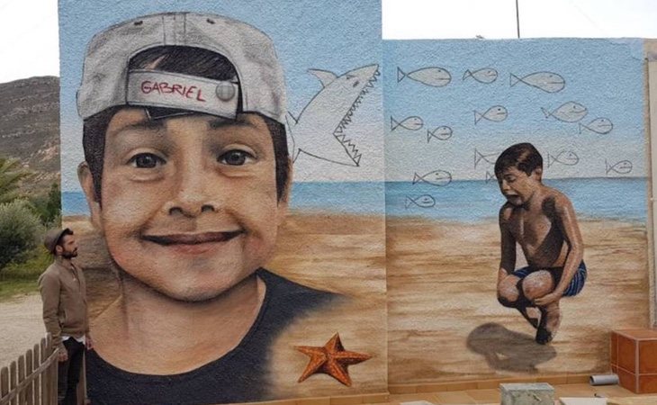 Un mural dedicado a Gabriel se encuentra a escasos metros de la casa de su abuela paterna