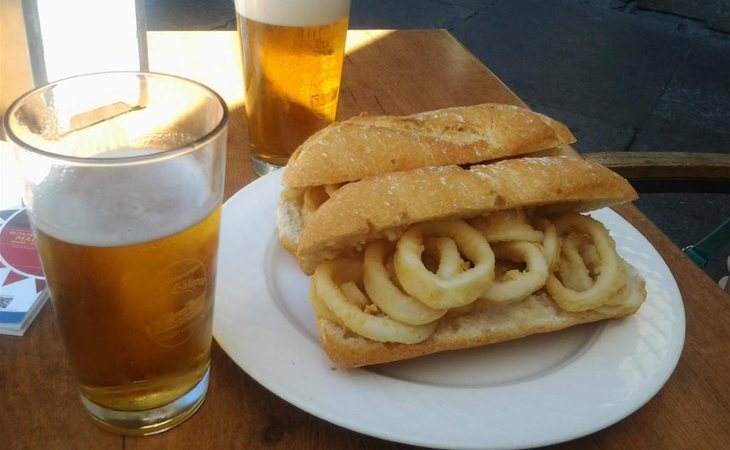 Morir del gusto con un bocata de calamares