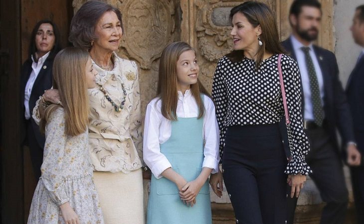 Doña Sofía y Doña Letizia junto a la Princesa Leonor y la Infanta Sofía