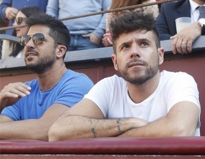 El cantante Pablo López acude a los toros y se lía en las redes