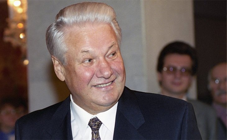 Yeltsin continuó manteniendo la región a través de la vía militar