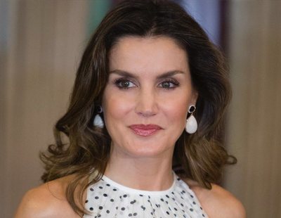 El resbalón de la reina Letizia que casi le hace comerse el suelo