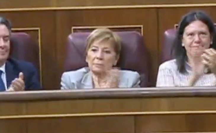 Celia Villalobos hoy no juega al Candy Crush, solo aplaude