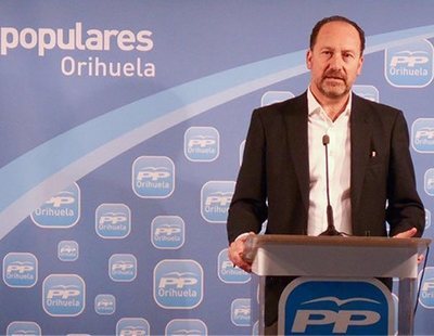 El alcalde de Orihuela (PP) cobró durante seis años de Sanidad sin ir a trabajar