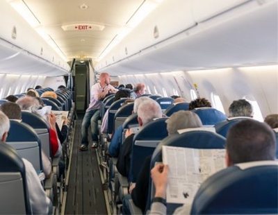 Atrapada en pleno vuelo con un compañero de butaca que se masturbó durante todo el viaje