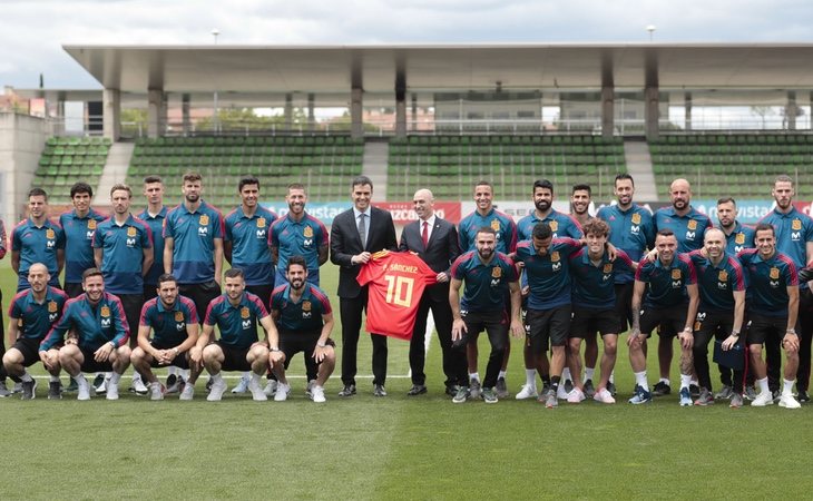 El presidente posó con los integrantes de la selección