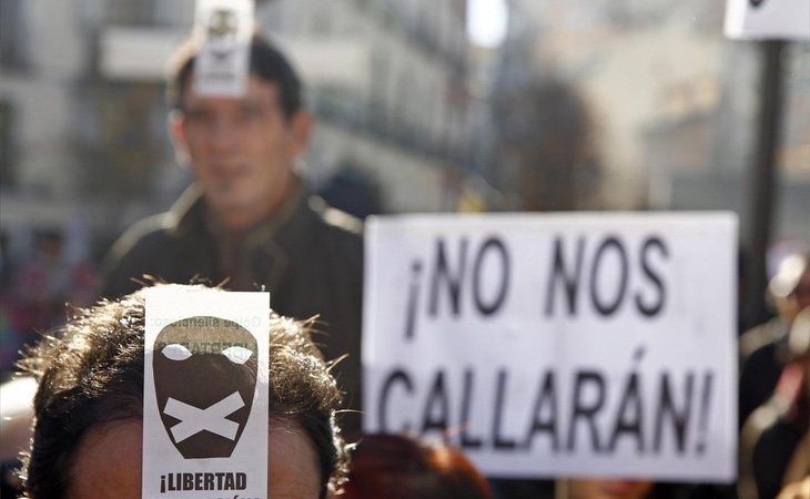 Las jóvenes serán multadas en virtud de la Ley Mordaza