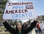 La represión lingüística que siempre han vivido los hispanos en Estados Unidos