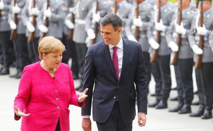 Merkel ha firmado un acuerdo con Sánchez para devolver a varios refugiados a nuestro país