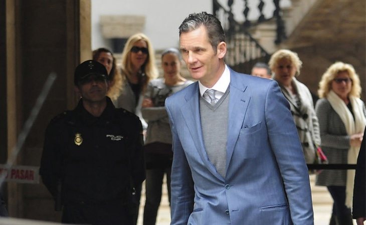 Iñaki Urdangarín saliendo de la Audiencia de Palma tras recibir la orden de entrada en prisión
