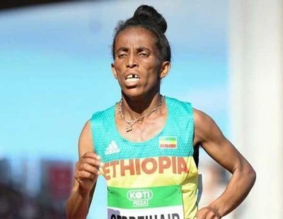 Esta atleta etíope dice tener 16 años y levanta la polémica por las dudas sobre su aspecto