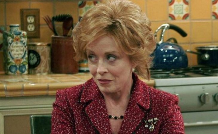 Holland Taylor como Evelyn Harper en 'Dos hombres y medio'