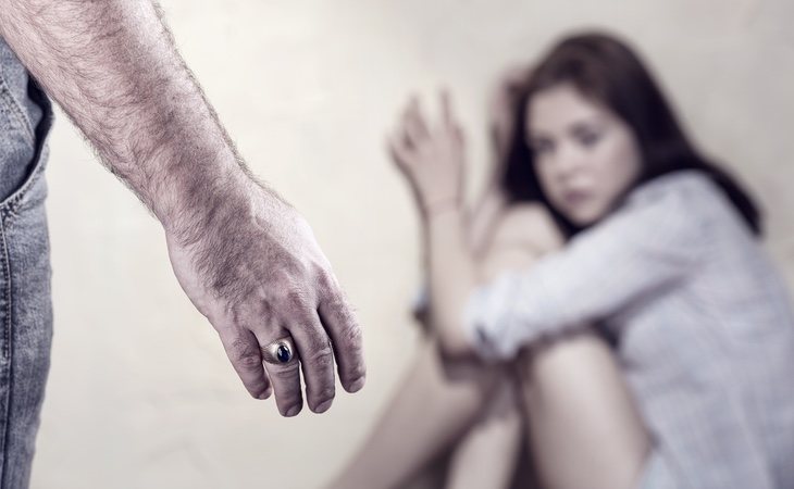 Miles de mujeres son víctimas de violencia y explotación sexual en España