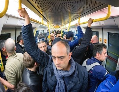 Reparten desodorantes gratuitos para combatir el mal olor en el metro de Viena