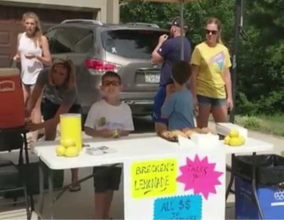 Un adolescente atraca a punta de pistola a un niño de 9 años que vendía limonada en EEUU