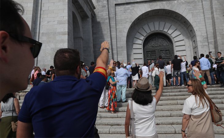 Fascistas congregados en el Valle de los Caídos