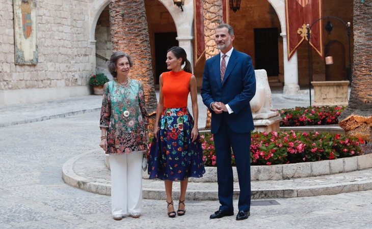 La Familia Real se ha dejado fotografiar, en este caso, en el Palacio de la Almudaina