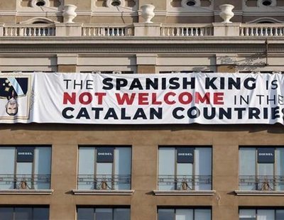 Despliegan una pancarta contra el rey a pocas horas del homenaje a las víctimas del 17A