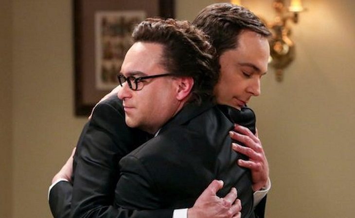 Sheldon y Leonard se funden en un abrazo en 'The Big Bang Theory'