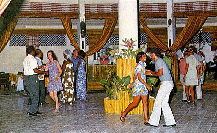 La discoteca del hotel era el punto de reunión entre locales y extranjeros