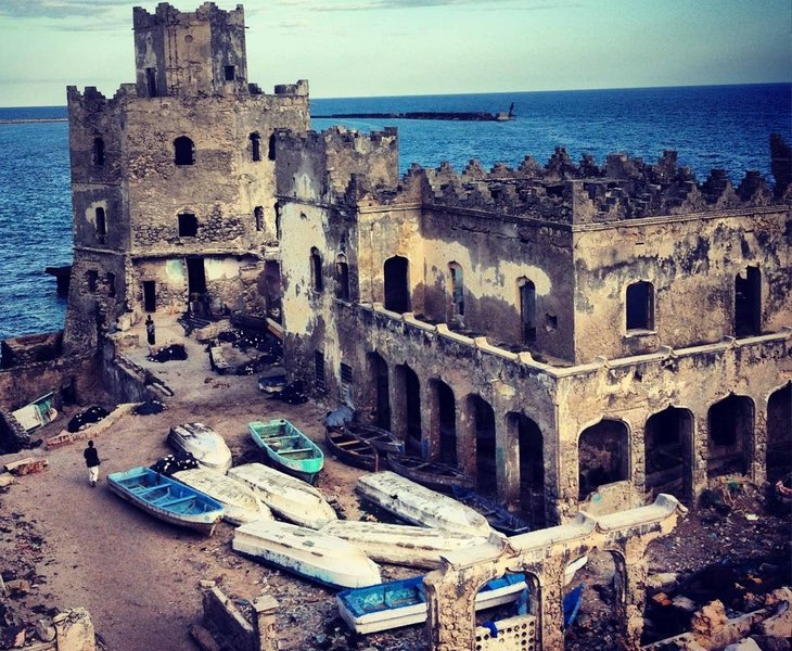 Las ruinas ahora ocupan toda la costa del país