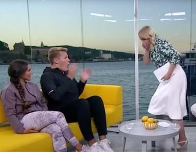 Una reconocida presentadora noruega vomita sobre su invitado en pleno directo