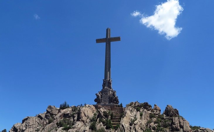 La cruz tiene 150 metros de altura