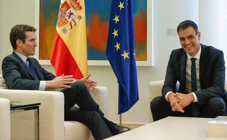 Reunión entre Casado y Sánchez