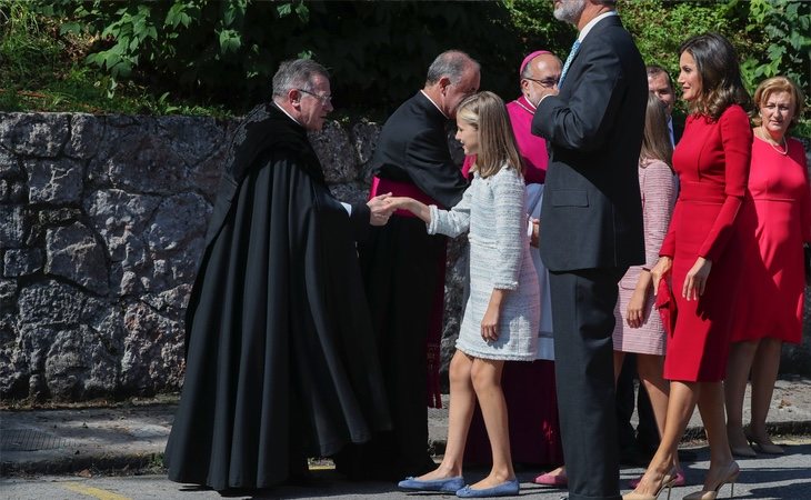 La familia ha realizado algunos gestos que han llamado la atención de los asistentes