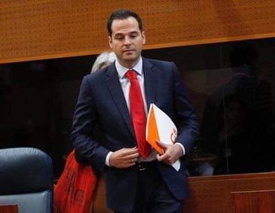 El líder de C's en Madrid acusa al PSOE de gastar dinero público en "coca y prostitutas"