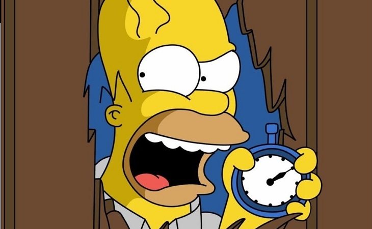 Homer emulando una escena de 'El resplandor'