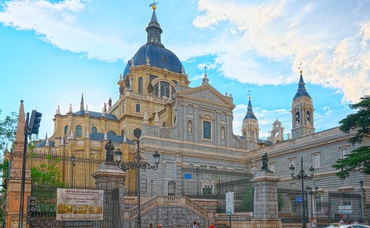 La familia de Franco tiene la intención de enterrar al dictador en la catedral de la Almudena