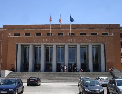 Indignación en la Facultad de Medicina de la Complutense por unos apuntes tránsfobos