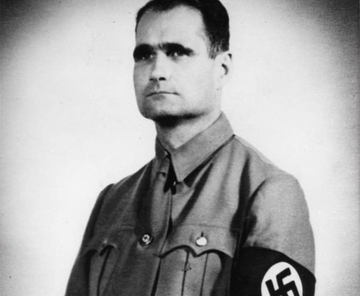 Alemania incineró y esparció en el mar los restos de Rudolf Hess para evitar la peregrinación de los simpatizantes nazis