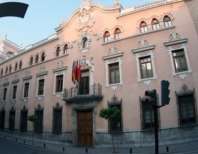 Denuncia homófoba en la Universidad de Murcia: "El despacho ya ha sido fumigado"