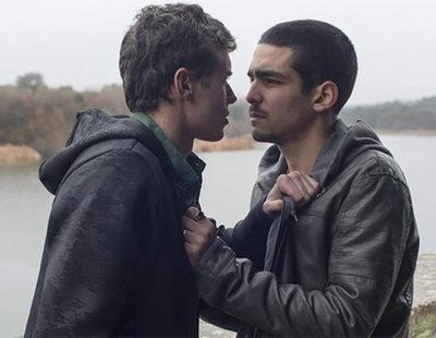 Netflix responde a los comentarios homófobos en una foto de la pareja gay de 'Élite'