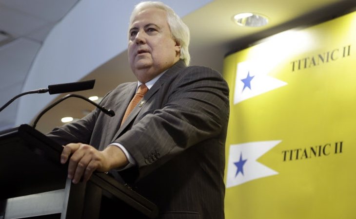 Clive Palmer durante una conferencia sobre su crucero