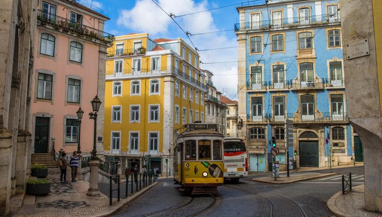 Portugal intenta ofrecer medidas para facilitar la crianza en niños de 0 a 3 años