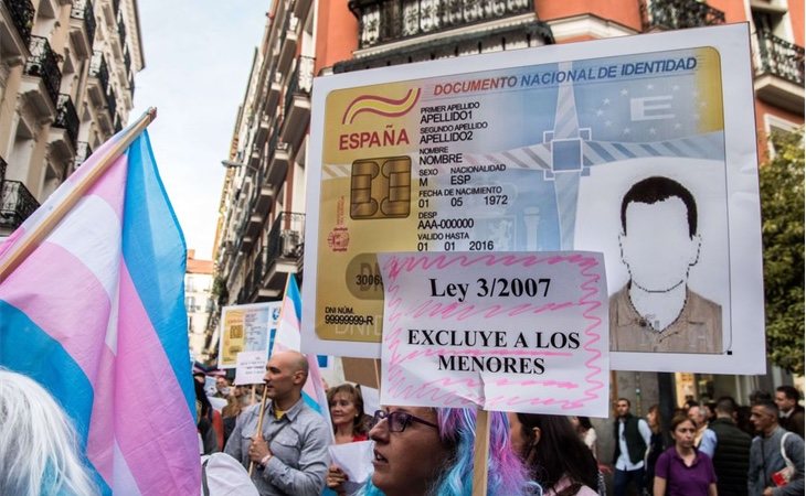 Manifestación a favor de los derechos de los menores trans