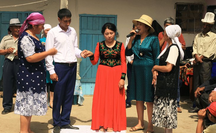 Mujeres secuestradas para contraer matrimonio, una tradición consolidada