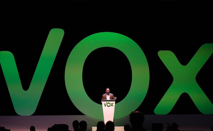 VOX aparece sin representación parlamentaria, aunque no se recoge el efecto del acto de fuerza en Vistalegre