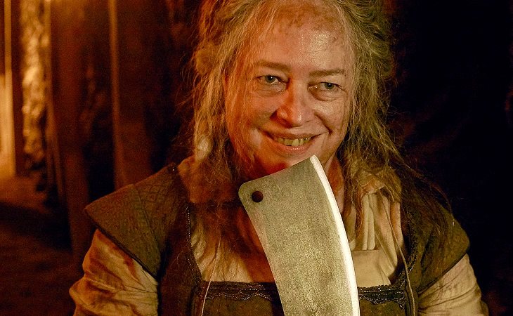 Kathy Bates como La Carnicera en 'American Horror Story: Roanoke'