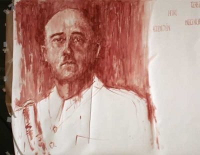 Un artista usa su propia sangre para retratar a Franco
