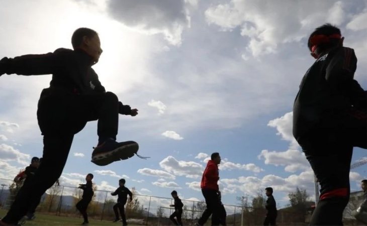 Menores participando en las actividades del 'entrenamiento maculino'