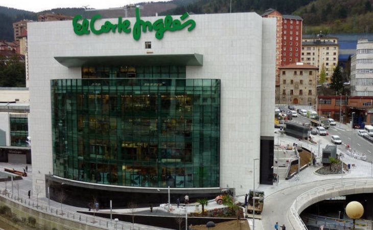 El Corte Inglés de Eibar es un centro de diez plantas para una localidad de 27.000 habitantes