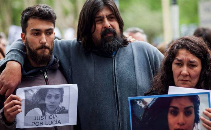 Familiares de Lucía Pérez en las manifestaciones en Argentina tras su asesinato