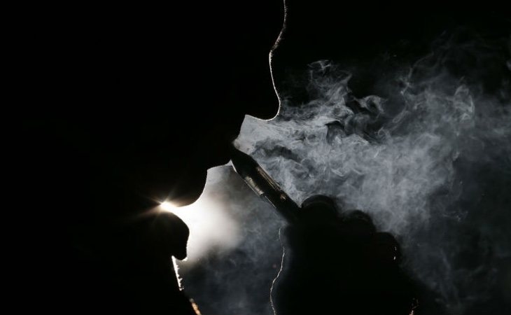 El uso de vapeadores está de moda entre los jóvenes