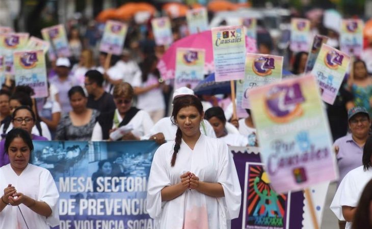 Manifestación feminista en El Salvador a favor de la despenalización