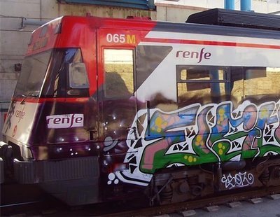 Limpiar los grafitis de los trenes cuesta 15 millones de euros a todos los españoles